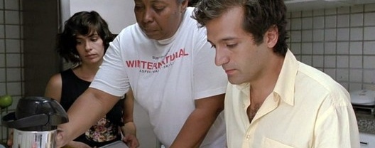 Cena do filme O som ao redor, roteiro e direção de Kléber Mendonça Filho