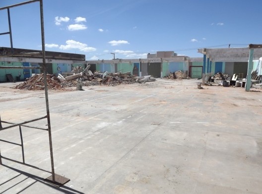 Antigos galpões e área revitalizada