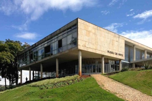 Cassino, pilotis à esquerda do acesso, Pampulha, Belo Horizonte