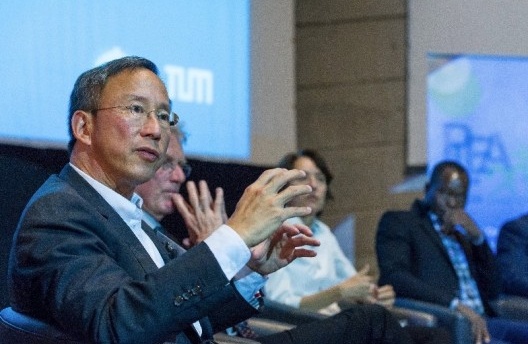 Wilfried Wang em mesa de discussão no PLEA 2013 - Sustainable Architecture for a Renewable Future, Munique, 10 a 12 de setembro de 2013