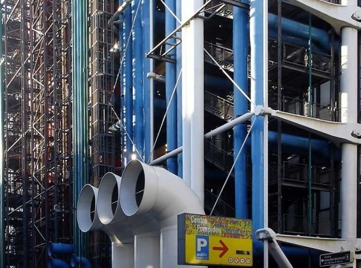 Centro Cultural Georges Pompidou em Paris, França. Arquitetos Renzo Piano e Richard Rogers