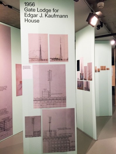 Robert Herberger House, Scheme 2 de 1955, e Gate Lodge para Edgar J. Kauffmann House, 1956, Frank Lloyd Wright, mostra “The Human Insect: Antenna Architectures 1887-2017”