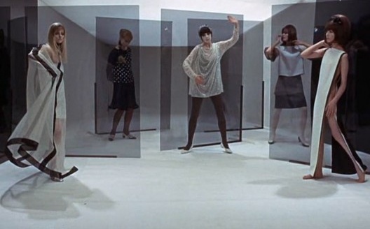 Fotografama do filme Blow Up, de Michelangelo Antonioni