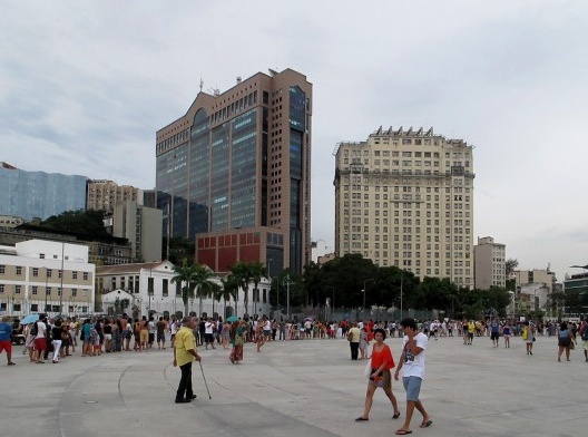 Praça Mauá, piso sem proteção para o sol inclemente, Rio de Janeiro