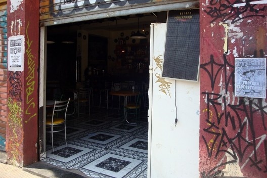 Boteco na Bela Vista, São Paulo [passe o mouse sobre a foto]