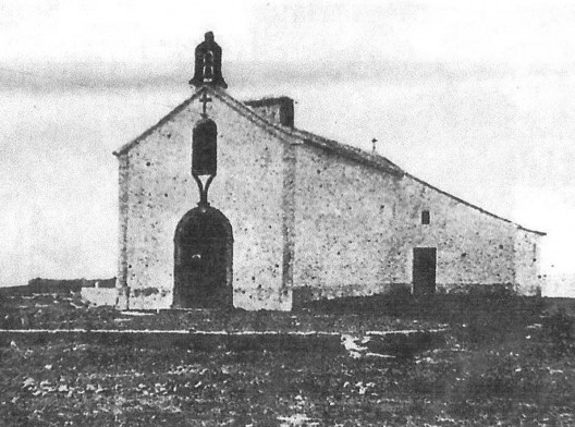 fig 16. Vista da fachada principal da Ermida de São Tiago (orientada a Nascente). AMVC