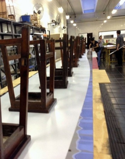 Mylar antes do corte, sob o gabarito branco de PVC