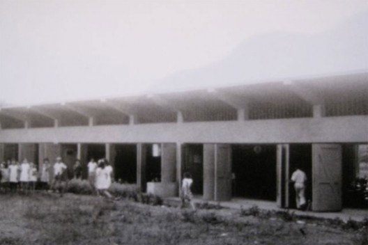 Escola Urbana projetada pelo arquiteto Richard Neutra, durante o período em que foi Consultor do Committee on Design of Public Works