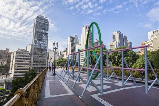 Guto Lacaz, “Adoraroda”, simulação da segunda versão, Viaduto Santa Efigênia, São Paulo, 2017