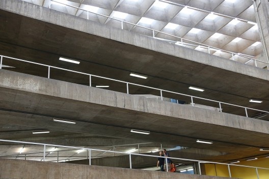 Faculdade de Arquitetura e Urbanismo da Universidade de São Paulo – FAU USP, rampas internas