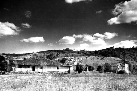 Sítio Santo Antônio, fachada principal do conjunto anterior ao restauro