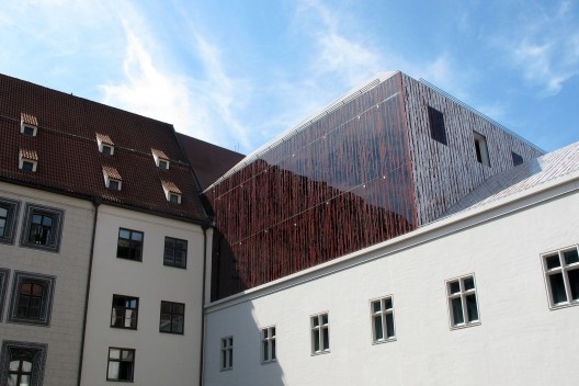 Detalhe do pavimento de vidro estampado