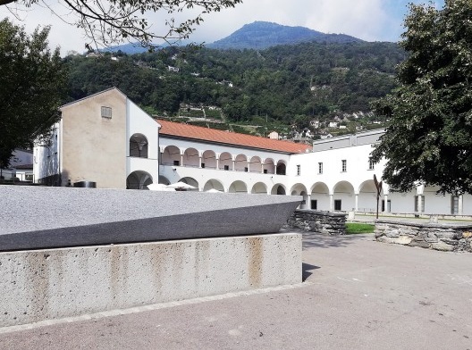 Convento de freiras agostinianas em Monte Carasso, Suíça, 1981-1984. Intervenção do arquiteto Luigi Snozzi