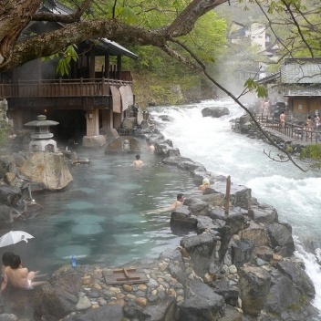 Os banhos no Onsen Takaragawa