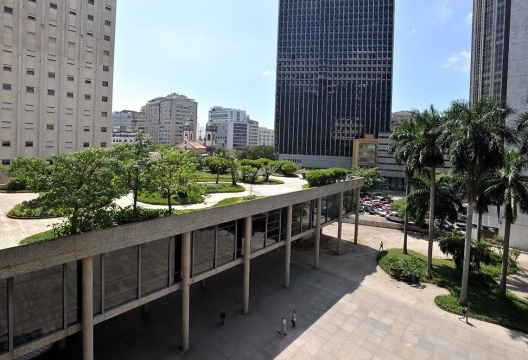 Bloco horizontal do Palácio Capanema, com terraço-jardim de Burle Marx