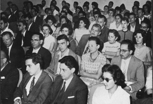Em uma das apresentações de Sartre em Araraquara, na primeira fila da plateia, Fernando Henrique Cardoso e Ruth Cardoso ACI/Reitoria Unesp