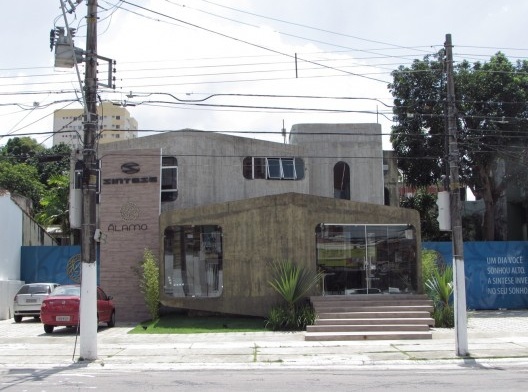 Residência Reinaldo Silva, projeto La Rocque Soares. Predomínio da forma escultórica