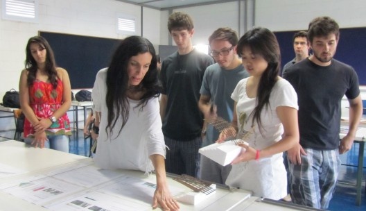 Anne Save de Beaurecueil numa aula dada na Unicamp, 2012