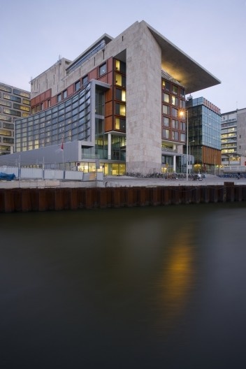 Biblioteca Pública de Amsterdã, Holanda. Jo Coenen & Co Architekten. 2007