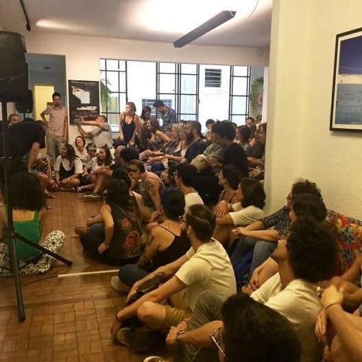 Encontro e debate público “Ocupações e moradia social”, com participação de Carla Caffé, Eliane Caffé, Carmen Silva e João Sette Whitaker Ferreira, projeto Marieta, São Paulo, 04 mar. 2017