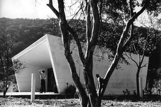 Casa de praia de João Roberto Hafers, Guarujá. Arquiteto Oswaldo Corrêa Gonçalves