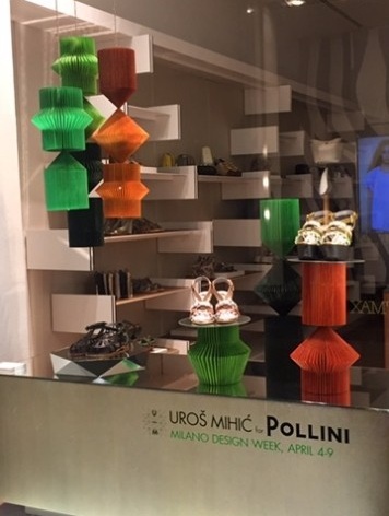 Fuori Saloni, Pollini, Quadrilatero della Moda. Vitrini da Loja de acessórios Pollini, no Quadrilatero della Moda em Milão, alinhada com as tendências do design
