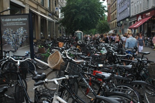 Bicicletas estacionadas em Copenhagen
