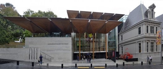 Auckland Art Gallery Toi O Tamaki: o edifício novo é coberto por estruturas de madeira em forma de “copas de árvore”
