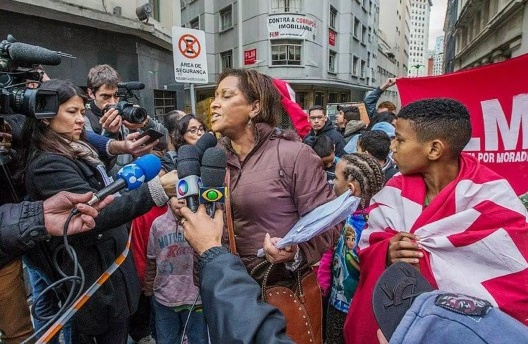 Carmen Silva dando entrevista
