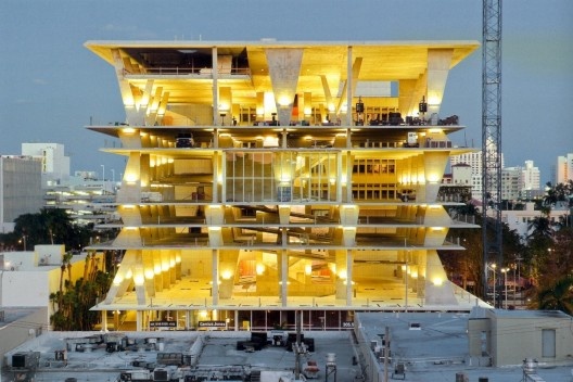 Herzog & de Meuron. Prédio de estacionamento. Miami, Flórida, Estados Unidos