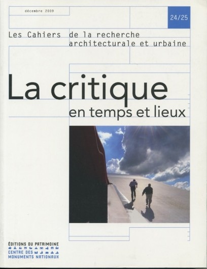 Capa de Les Cahiers de la recherche architectural et urbaine, dez. 2009, sobre tempos e lugares da crítica, dossiê que precede a reflexão de Hélène Jannière aprofundada no livro Critique et architecture. Un état des lieux contemporain, 2019