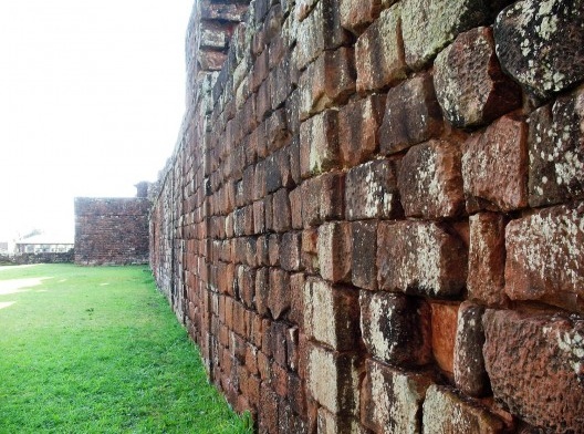 Fachada lateral oeste, Detalhe. Igreja de São Miguel Arcanjo