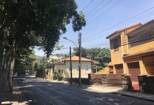 Implantação e tipos arquitetônicos nos lotes à jusante