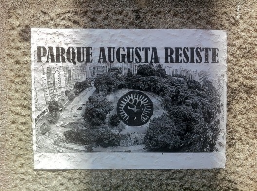Cartaz afixado no muro do Parque Augusta, São Paulo