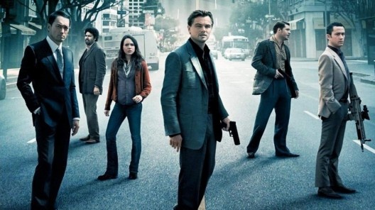 Cena do filme A Origem (Inception, 2010), direção de Christopher Nolan