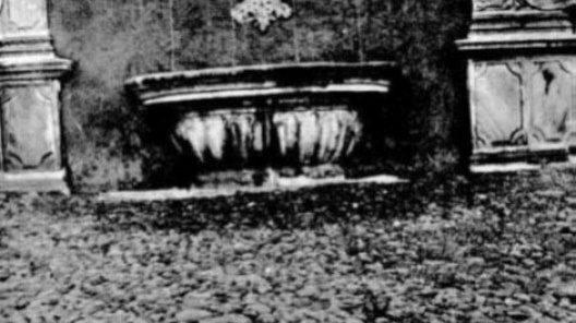 Recomposição do calçamento e limpeza da pia, Ouro Preto MG, sem data