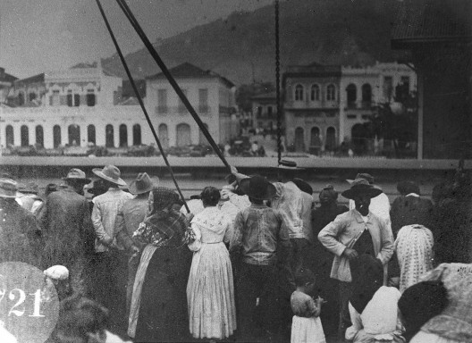 Navio de imigrantes, primeira visão de Santos, c.1910