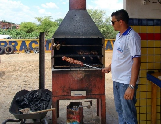 E a churrasqueira é ao ar livre...