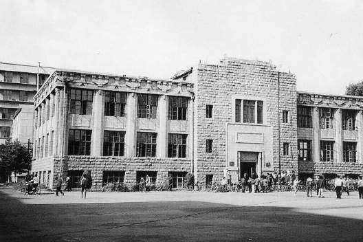 Universidade de Jilin, edifício principal, Jilin, China, 1930. Arquitetos Liang, Chen, Tong e Cai
