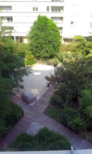 Jardim intramuros de acesso restrito e escondido entre os prédios. Um dos lugares mostrados por uma moradora nativa de Grenoble