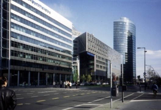 Sonycenter em Potsdamer Platz, Berlim, 2000. Arquiteto Helmut Jahn