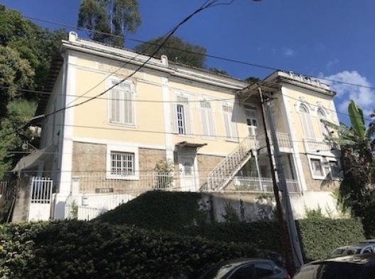 A implantação à montante da rua Almirante Alexandrino