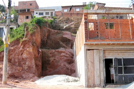 Áreas de risco, geologia e arquitetura