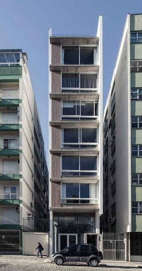 Edifício Península, fachada, Porto Alegre, Brasil, 2013. Arquitetos Cristiano Kunze e Nathalia Cantergiani