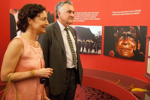 Isa Grinspum Ferraz e o Juca Ferreira, ministro da Cultura, na inauguração da Fundação Darcy Ribeiro, UnB, Brasília, 6 dez. 2010