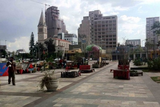 Mobiliário urbano construído pela sociedade civil, Largo da Batata, São Paulo