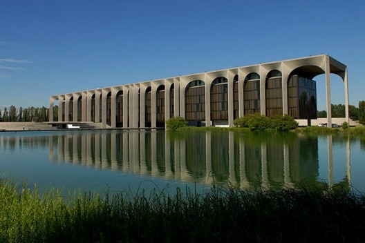 Sede da editora Mondadori. Arquiteto Oscar Niemeyer