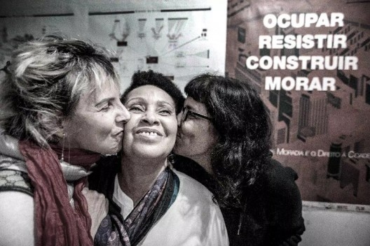 Carmen Silva com as cineastas Eliane Caffé e Daniela Thomas