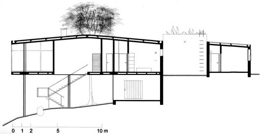 Residência Lina Bo Bardi (Casa de Vidro), Bairro Morumbi, São Paulo SP, 1949. Arquiteta Lina Bo Bardi. Corte