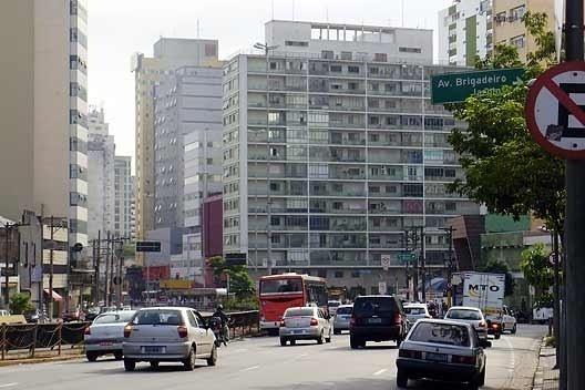 Edifícios Chipre e Gibraltar, São Paulo, com Cine Belas Artes ao lado